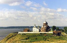 «Плывущий над Волгой…» (Свияжск)