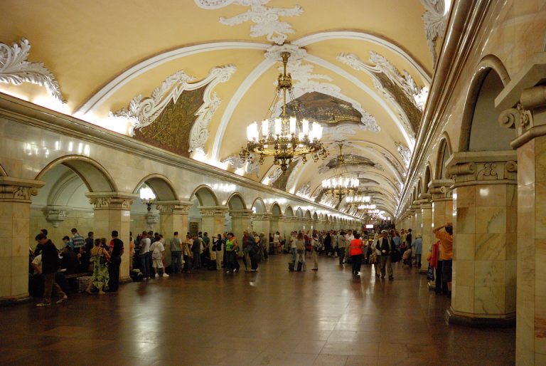 «ПОДЗЕМНЫЕ ДВОРЦЫ МОСКВЫ» (экскурсия по московскому метро)