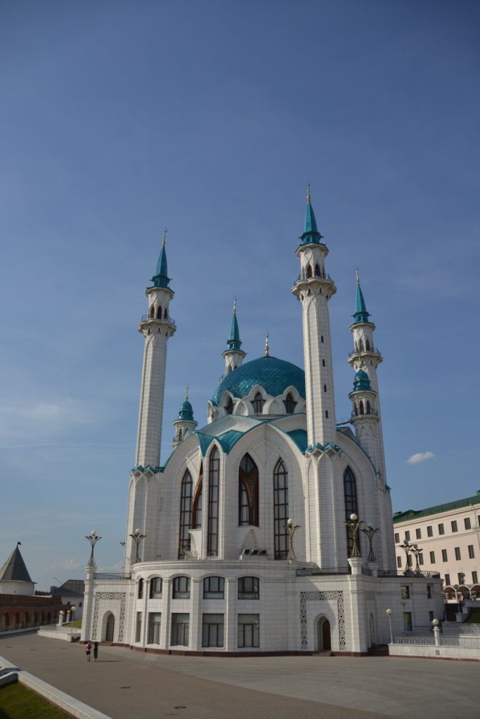 По Казанскому Кремлю