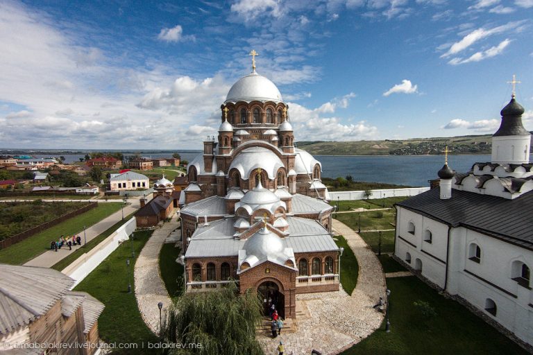 Свияжск, Раифский монастырь и Храм всех религий
